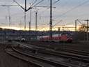 Bad Schandau fel� egyv�g�nyoz�s van, �gy a tehervonatok most kiss� h�tt�rbe szorultak. Igaz, a k�pen �rkez� S-Bahn vonat is csak id�ig j�tt, innen busszal mehetett tov�bb aki akart
