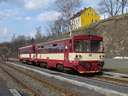 �s k�zelr�l. Vas�rnap l�v�n van szem�lyforgalom is a vonalon, ez a 810-es a Chomutov fel�l �rkez� Desirot v�rja, hogy visszavihesse annak a vez�r�t haza.