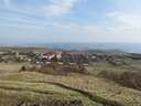 Ezzel �tellenben M�d�nec falu ter�l el.