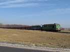 Itt m�r j�csk�n od�bb j�runk, Lengyelorsz�gban. Ezt a Falls kocsikb�l �ll� vonatot 2 mozdony h�zza Sulik�w hat�r�ban, el�l az ST43- 80-as, m�g�tte a fel�j�tott ST46-01