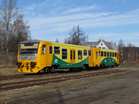 Liberecb�l nemcsak �ernousy, hanem Jind�ichovice fel� is k�zvetlen j�rat van, m�gpedig �tk�zben oszt�d�s, �gy rem�nykedtem hogy Jind�ichovice fel� is Stadler j�n majd. H�t ebben csal�dnom kellett, ez most a 165-�s Regionova lett. Ez egy�bk�nt Hajni�t� meg�ll�hely, ahol van egy iparv�g�ny ki�gaz�s is, az�rt a m�sik v�g�ny. Meg�llni viszont nem �ll meg itt a vonat, mert ez egy felt�teles meg�ll�hely, �s rajtam k�v�l nincs senki a k�zelben