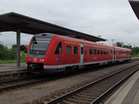 Haladjunk tov�bb kicsit d�l fel�. Ma m�r csak egy betekint� jut az Allg�ubahn egyik el�gaz��llom�s�n. Ez a 612-es Hergatzb�l a k�zeli Wangenbe tart