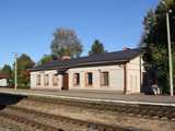 A Rezekne-Daugavpils vonalon viszonlyag kicsi a teherforgalom (szem�ly m�r egy�ltal�n nincs), de sajnos a k�z�ton l�v� �tjav�t�sok miatt annyi id�t vesz�tett�nk, hogy csak egy �llom�si k�pre futotta Anglona �llom�son, m�ra ezzel b�cs�zunk is a vas�tt�l 
