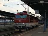 A 012-es Gorilla a Metropolra �ll r� �ppen.  A berlini h�l�kocsiban akad egy �res f�lke sz�momra is, �gy ism�t siker�l T3 �r�rt egyed�l utazni