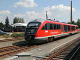 �jra Cranzahl �s egy �jabb Desiro, a h�tteret �zemk�ptelen kisvas�ti g�zmozdonyok jelentik