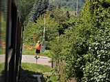 A biztos�t� berendez�sek m�r nem m�k�dnek a vonalon, �gy ahol sz�ks�ges, z�szl�val biztos�tanak