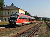 Nagy forgalom t�nyleg nincs a hat�ron �t, �s aki nagyon �t akar jutni, annak marad majd kapcsolat, mivel a cseh oldalr�l k�zvetlen buszj�rat indul decembert�l Annaberg-Buchholzba, ahol �t lehet majd sz�llni �jra a vonatra