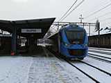 Slupskban 30 perc lett volna �tsz�llni az SKM vonat�ra, �gy maradt 5, k�zben m�g jegyv�lt�st is be kellett iktatni az �llom�s�p�letben, az SKM ugyanis ezen a vonalon nem fogad el semmilyen m�s jegyet, csak a saj�tj�t