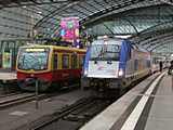 Berlinbe pontosan �rkez�nk, de m�g rengeteg az id�m, �gy megyek egy karik�t a k�rny�ken