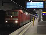 Az �n mai utols� vonatom, �l�n a Budapestre tart� h�l�kocsival. K�l�n f�lk�m van, b�r viszonylag sokan, vagy 15-en vagyunk a kocsiban