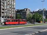 Vas�rnapra tova a rossz id�, a csod�latos �prilis naps�t�sben gyalog s�t�lok be a v�rosba. Mehetn�k villamossal is, de id�m mint a tenger, �gy k�v�lr�l l�tv�nyosabb a KT4YU