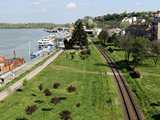 A Sz�va parton a Dunav �llom�s fel� vezet� v�g�nyon van ugyan n�mi forgalom, de sajnos nem most