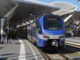 Salzburgba vissza 303-as Flirttel megyek. A vonat szinte teljesen �res, az utasok 90%-a lesz�llt Freilassingban. A Meridian egy�bk�nt 35 darabot v�s�rolt a Stadler motorvonatokb�o