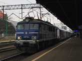 Kzben megrkeznk Poznanba, a vars vonatok (mint ez is) itt irnyt vltanak, a modernizlt EP07-1003 csak idig jtt