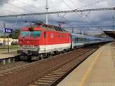 �rkezik a Danubius EC (ez 2017-ben m�g nem Metropolitan), elej�n egy Startos els� oszt�ly� kocsival, ami �jszaka m�g tesz egy k�rt Brnoba �s vissza