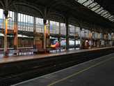Ismét egy vasárnap reggel, ami szerte a szigeten lassan kezdődik. A Pendolino is még pihen, ilyenkor ez sem hajnalban indul London felé