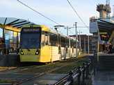 Deansgate állomásán nagyon könnyű átmenni a villamoshoz. Ma már a repülőtérre is innen indulnak a járatok, nem kell kibumlizni Cornbrookra