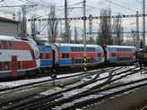 A Skoda min�s�gi emeletes motorvonatai csord�kban tartozk�dnak itt. A szlov�k 1-es p�ld�ny p�ld�ul m�r h�napok �ta...