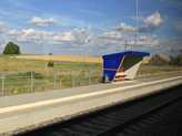 Marijampole ut�n a norm�l nyomt�von nincs t�bb ki�p�tett meg�ll�, csak Sestokaiban. A sz�lesen van t�bb meg�ll� is, mint ez itt Suvalkeliai k�zel�ben, forgalom viszont nincs