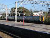 A London Nortwestern Railway is jár London és Liverpool között, csak sokkalta olcsóbb és lassabb mint a Virgin távolsági Pendolinoja