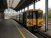 Liverpoolba közvetlenül a Merseyrail 507-esével lehet eljutni, ma még. A BREL által 1978-1980 között gyártott szerelvényeket 2021-től Stadler gyármányú 777-esek váltják majd, melyek akkumulátor segítségével nagyobb területet tudnak majd lefedni további villamosítási munkák nélkül
