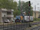 A budapesti vonatunk �rkez�se el�tt m�g eln�z�nk a teherp�lyaudvar ir�ny�ba is, ahol a CER 774-ese mellett 2 Trax is v�rakozik, teljess� t�ve az elm�lt napokban l�tott kavalk�dot